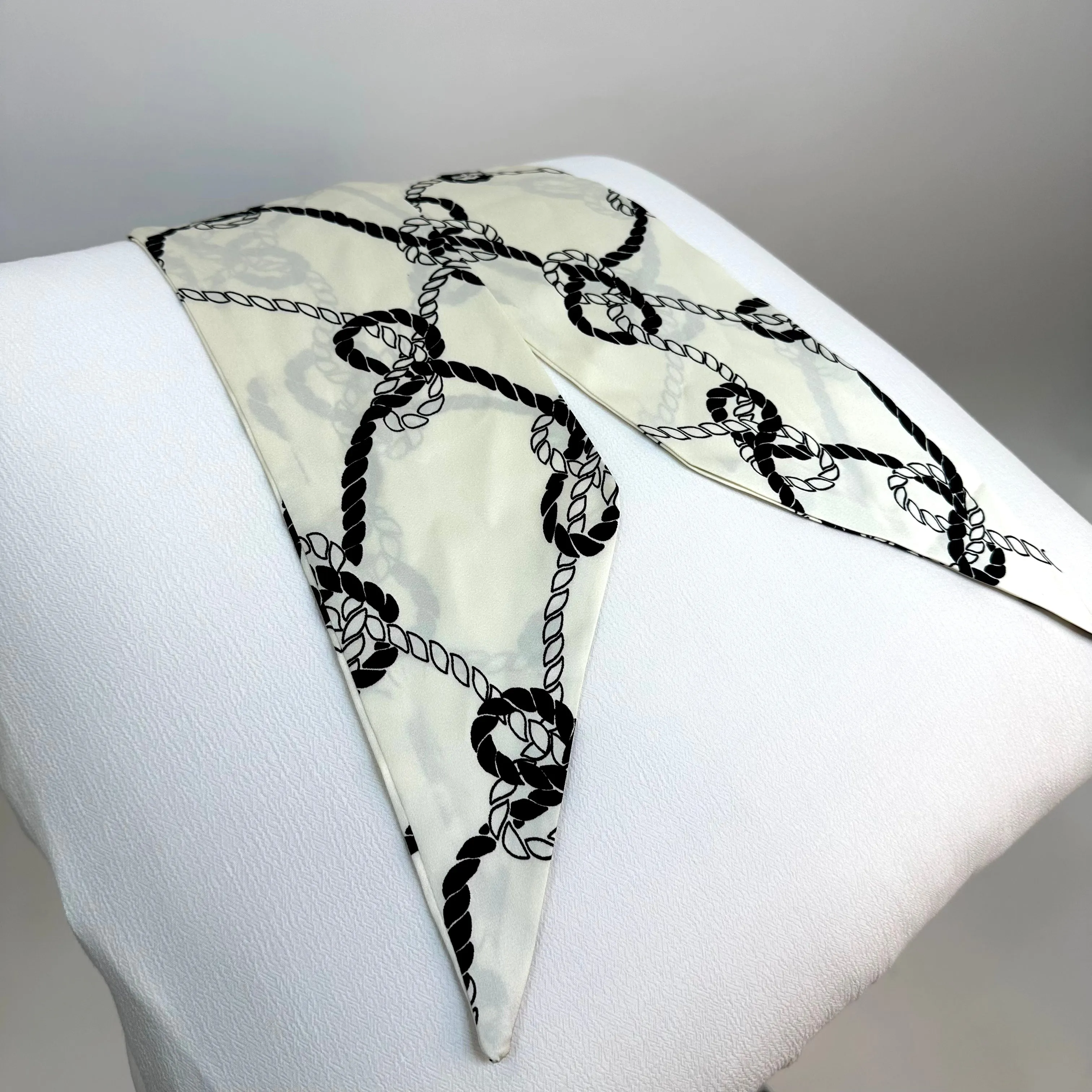 HAIR SCARF (WHITE PATTERN)