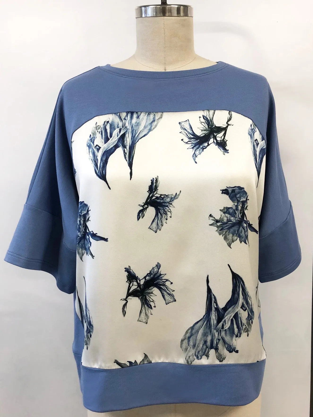 Short Sleeve Silk Sweatshirt Porcelain Amaryllis