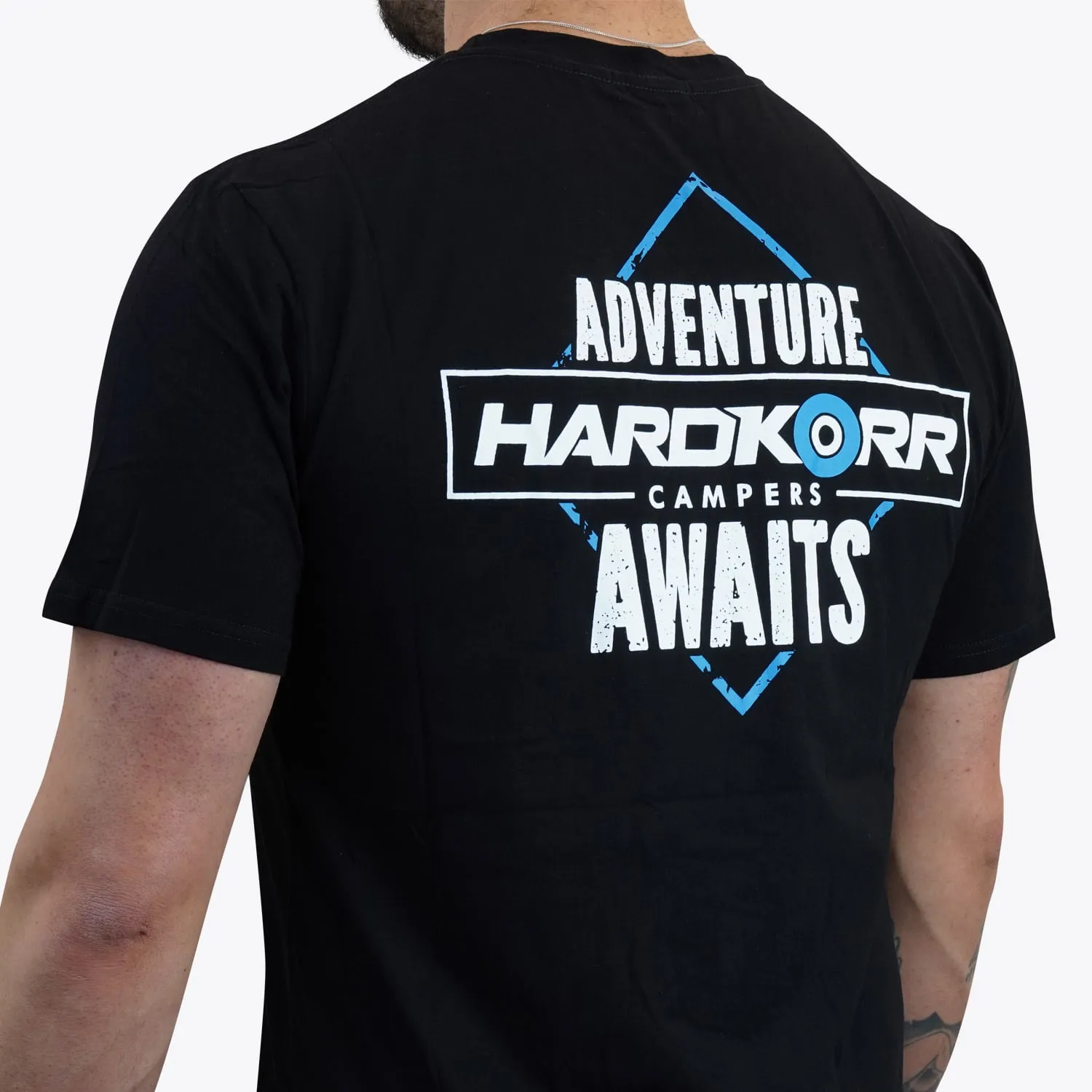 T-Shirt Unisex - Adventure Awaits (HK Campers)