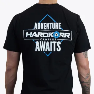 T-Shirt Unisex - Adventure Awaits (HK Campers)